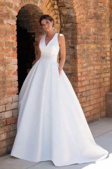 Prinzessin Brautkleid 1749 von A Bela Noiva