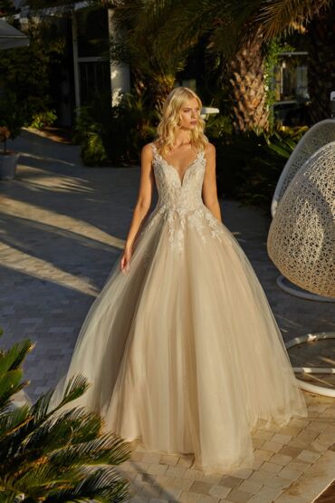 Prinzessin Brautkleid „Nikola“ von MODECA