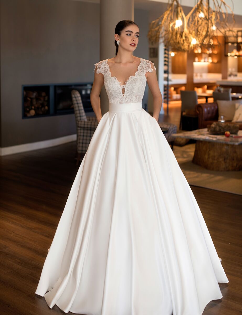 Prinzessin Brautkleid 10345 von A Bela Noiva