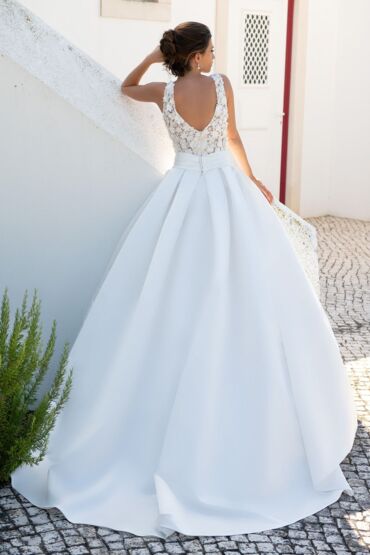 Prinzessin Brautkleid 1764 von A Bela Noiva